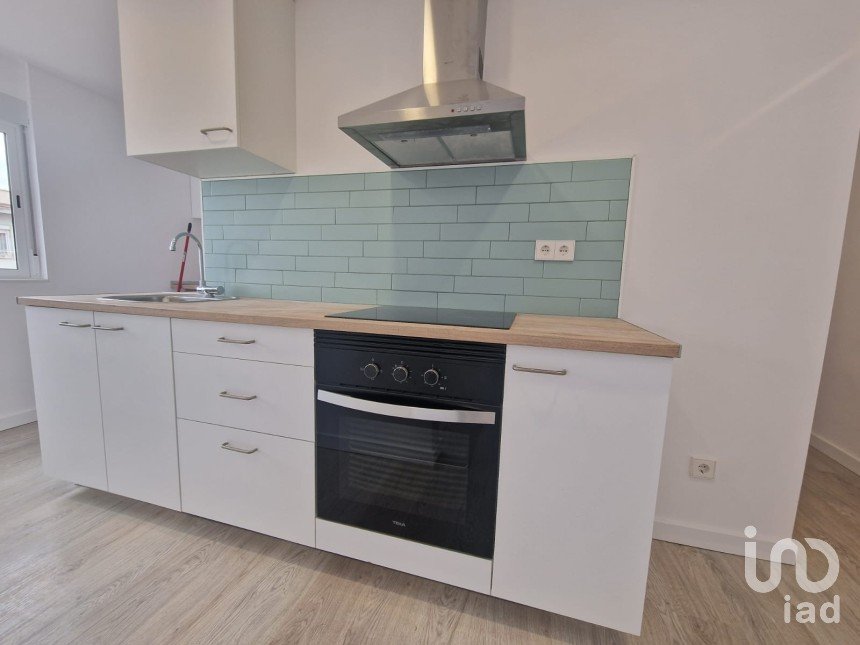 Pis 3 habitacions de 66 m² a Cornella de Llobregat (08940)