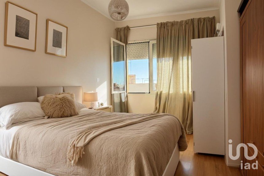 Pis 4 habitacions de 104 m² a L'Hospitalet de Llobregat (08903)