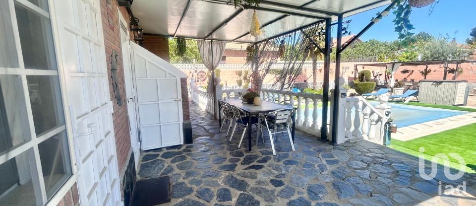 Lodge 6 bedrooms of 260 m² in Camarma de Esteruelas (28816)
