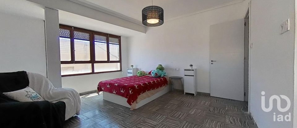 Pis 4 habitacions de 136 m² a Almazora/Almassora (12550)