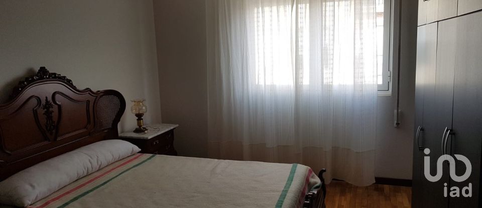 Piso 3 habitaciones de 115 m² en Santa María del Páramo (24240)
