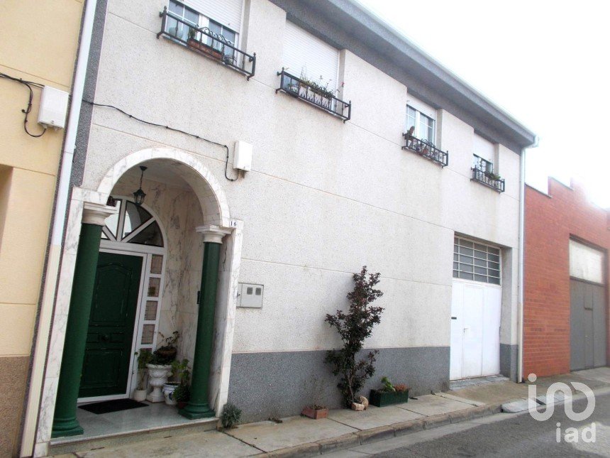 Châlet 4 chambres de 180 m² à Santa María del Páramo (24240)