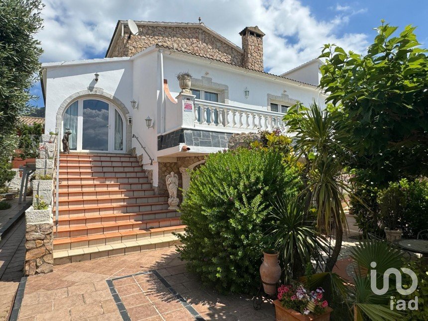 Traditional house 4 bedrooms of 450 m² in Roses (17480)