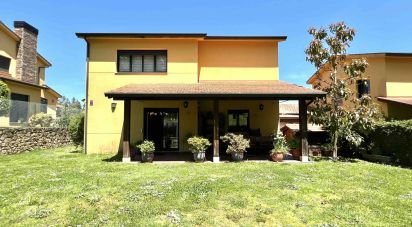 Casa 4 habitacions de 324 m² a Rutis-Culleredo (15174)