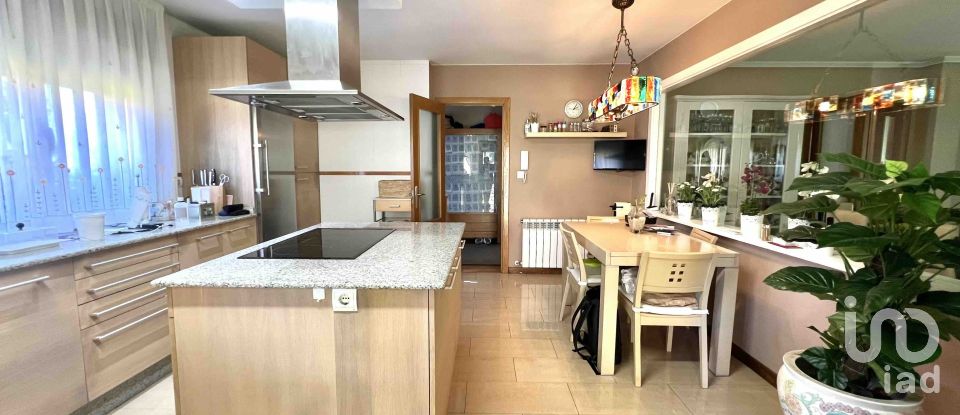 Casa 4 habitacions de 324 m² a Rutis-Culleredo (15174)