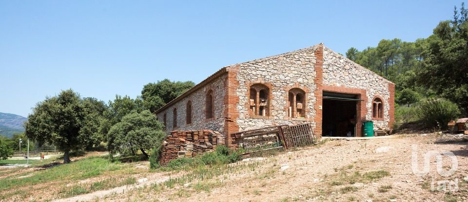 Surface diverse 14 chambres de 1 898 m² à Castellar del Vallès (08211)