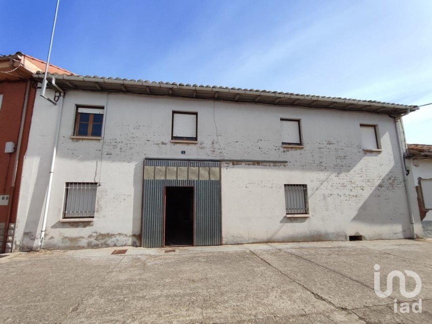 Casa adossada 5 habitacions de 467 m² a Sardonedo (24393)