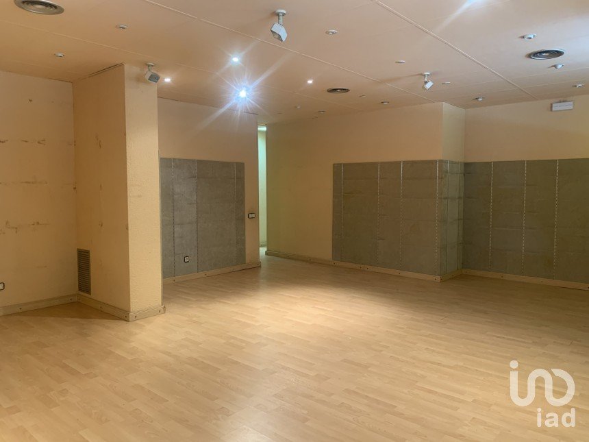 Shop / premises commercial of 250 m² in Barcelona (08015)