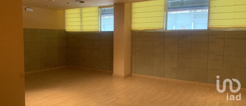 Botiga / Local comercial de 250 m² a Barcelona (08015)