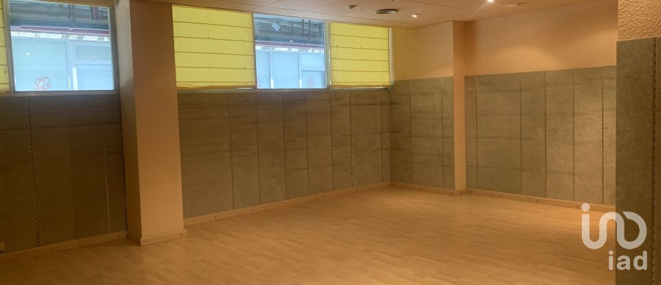 Botiga / Local comercial de 250 m² a Barcelona (08015)