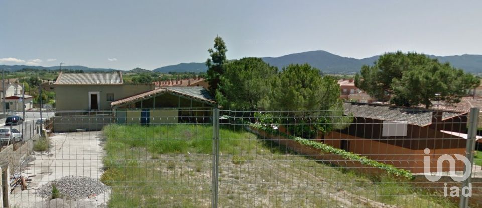 Land of 762 m² in Pira (43423)