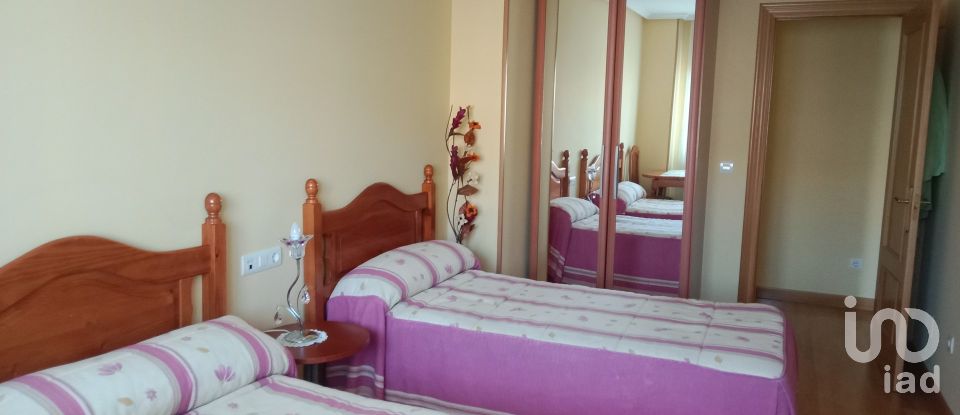Appartement 2 chambres de 92 m² à La Bañeza (24750)