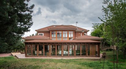 Casa 7 habitacions de 400 m² a León (24191)