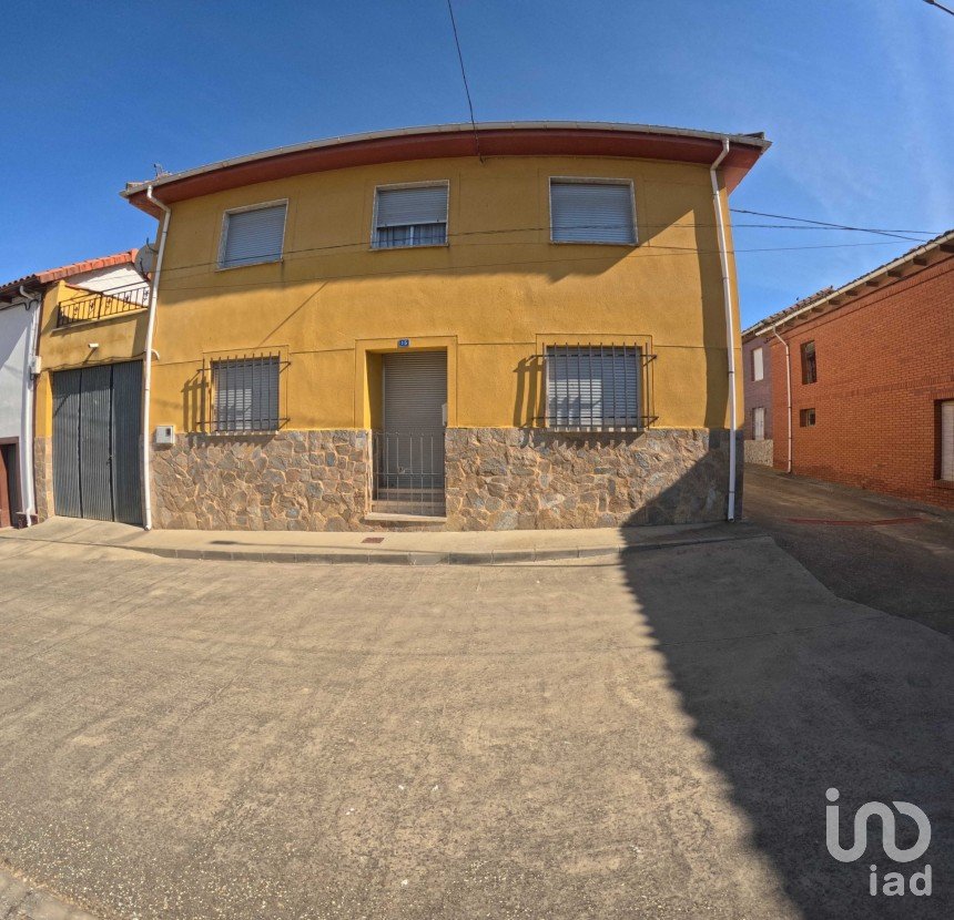 Maison 7 chambres de 181 m² à Gusendos de los Oteros (24209)