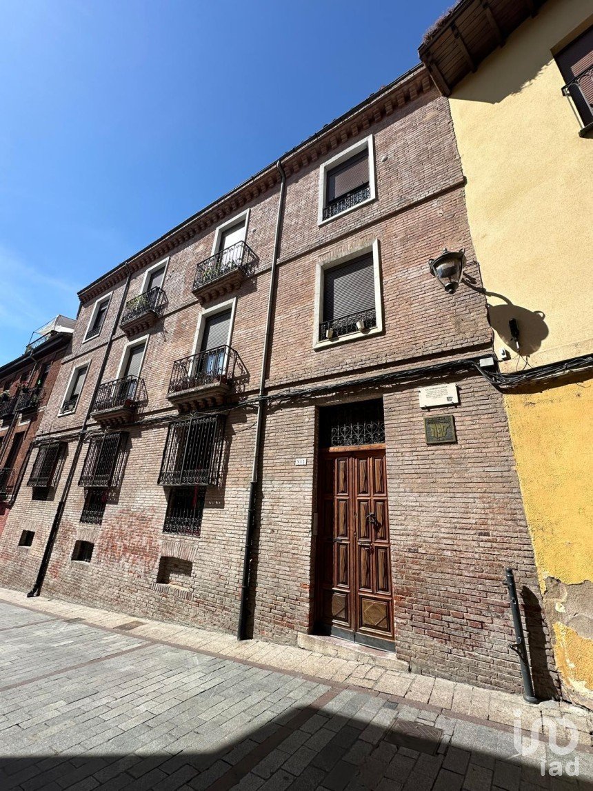 Superfície variada 2 habitacions de 110 m² a León (24003)