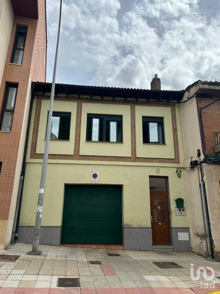 Casa 4 habitacions de 260 m² a León (24005)