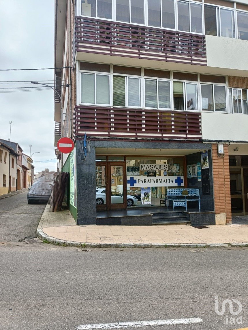 Tienda / local comercial de 136 m² en Sahagún (24320)