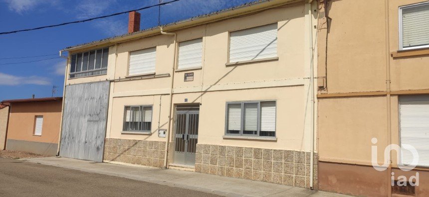 Casa adossada 8 habitacions de 353 m² a Sardonedo (24393)