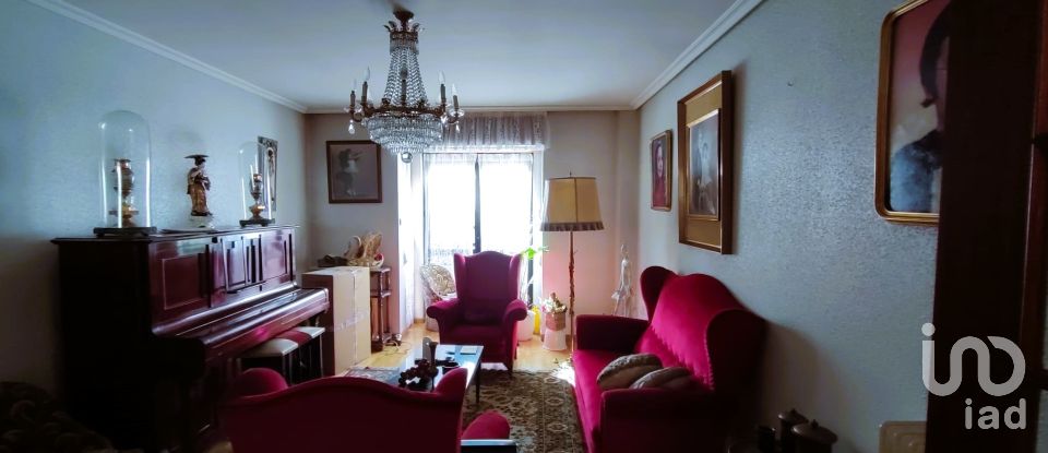 Demeure 3 chambres de 130 m² à Astorga (24700)