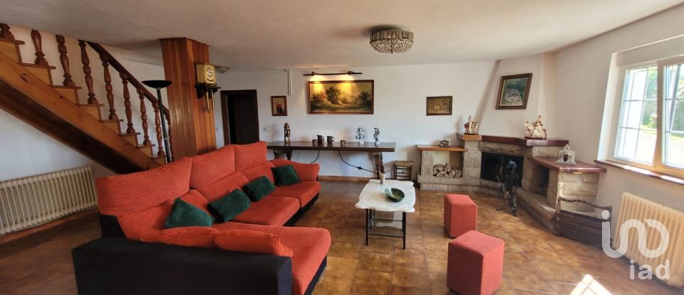 Lodge 5 bedrooms of 210 m² in Longara (33750)