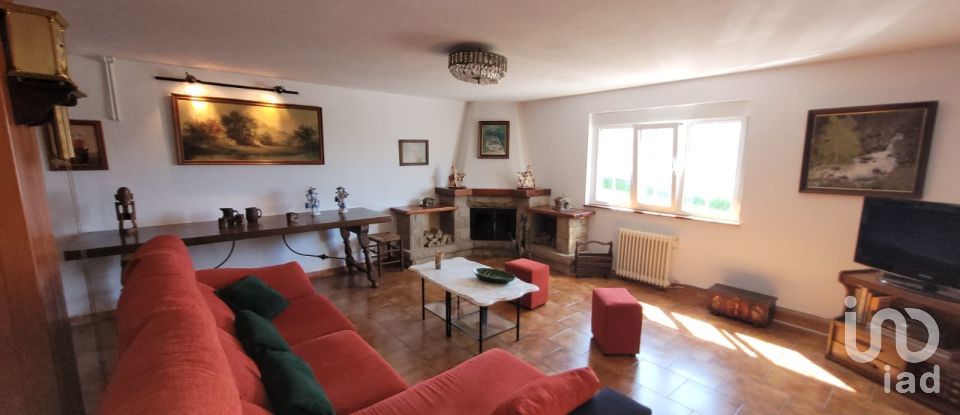 Lodge 5 bedrooms of 210 m² in Longara (33750)