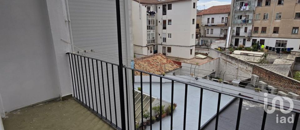 Pis 4 habitacions de 124 m² a Pamplona/Iruña (31001)