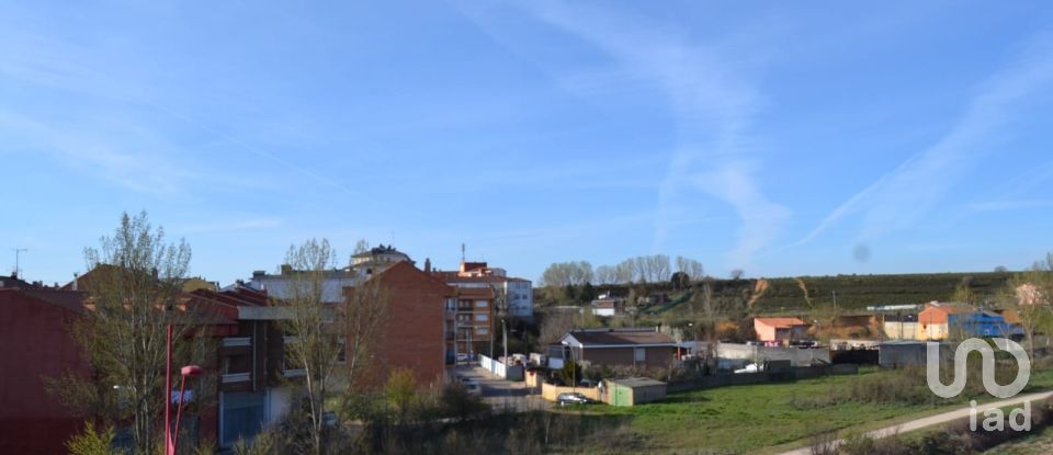 Studio 2 bedrooms of 64 m² in León (24191)