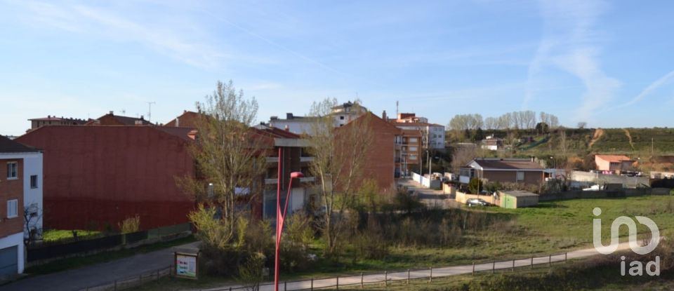 Studio 2 bedrooms of 64 m² in León (24191)