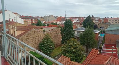 Appartement 4 chambres de 84 m² à La Bañeza (24750)