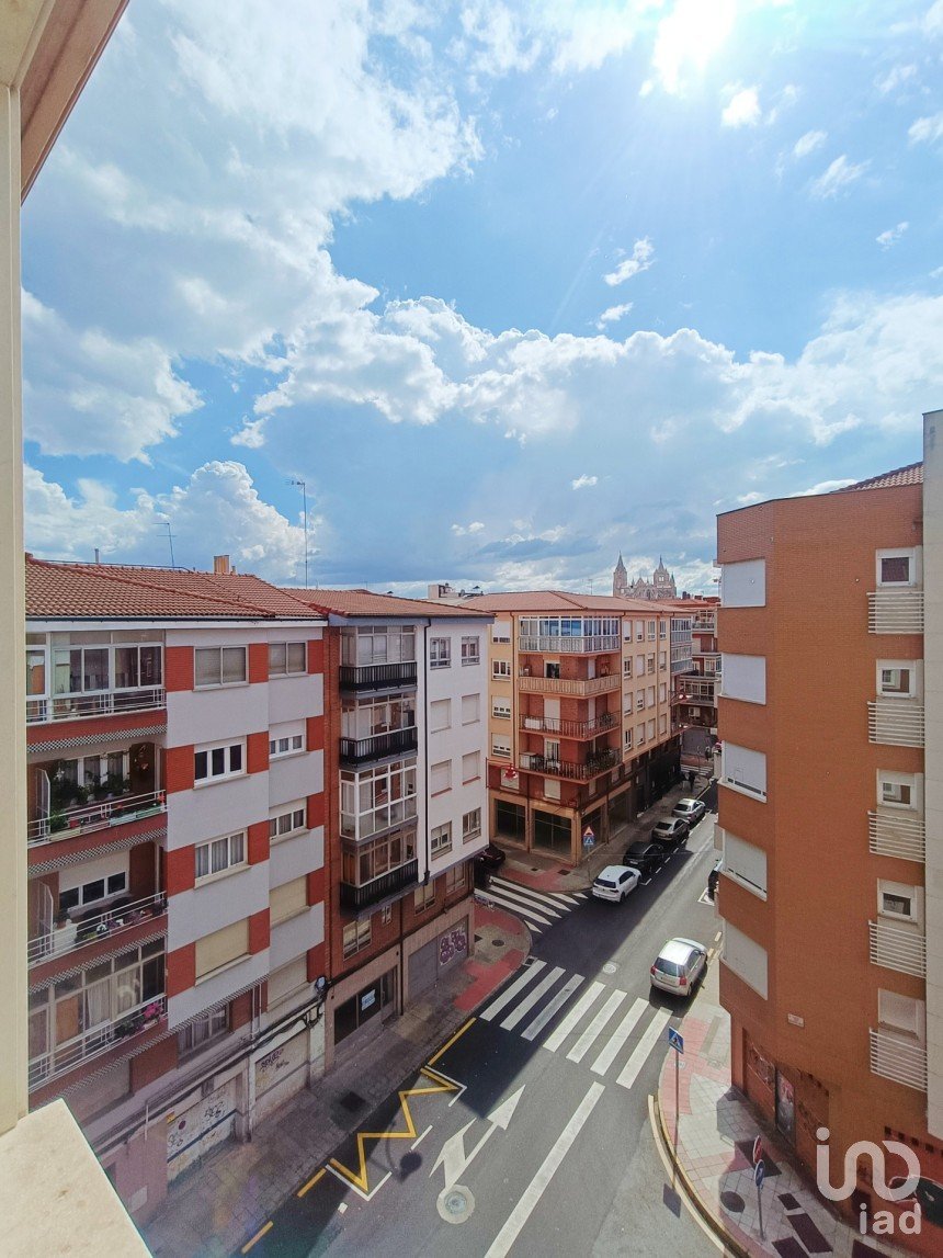 Dúplex 5 habitacions de 135 m² a León (24006)