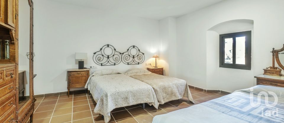 Edifici d'apartaments de 1.060 m² a Bigues (08415)