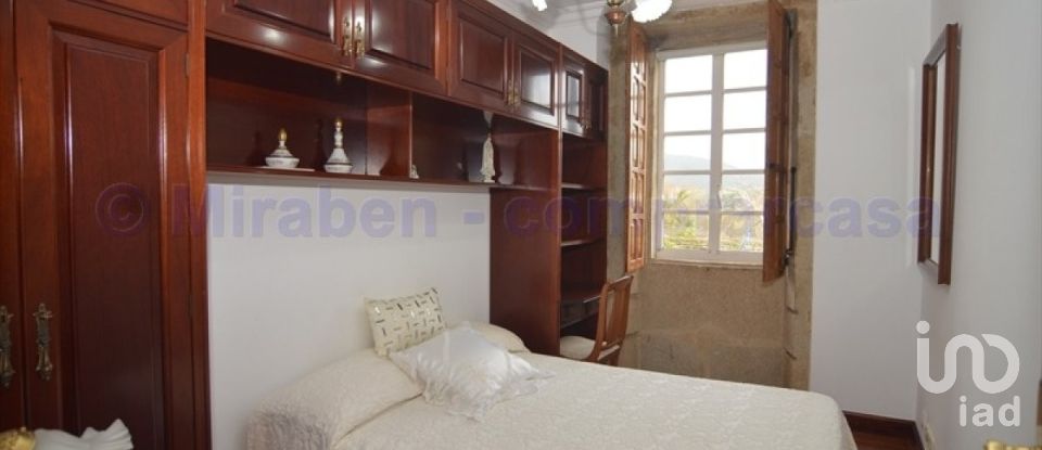 House 6 bedrooms of 550 m² in Padrón (15900)