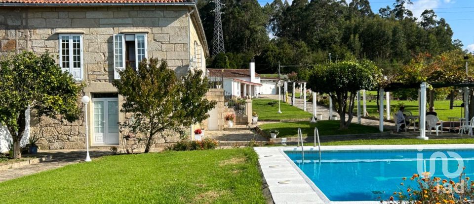 House 6 bedrooms of 550 m² in Padrón (15900)