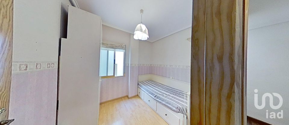 Pis 3 habitacions de 80 m² a Elx/Elche (03201)