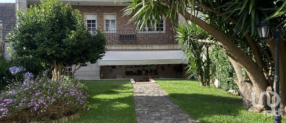 Cottage 6 bedrooms of 324 m² in Cambados (36630)