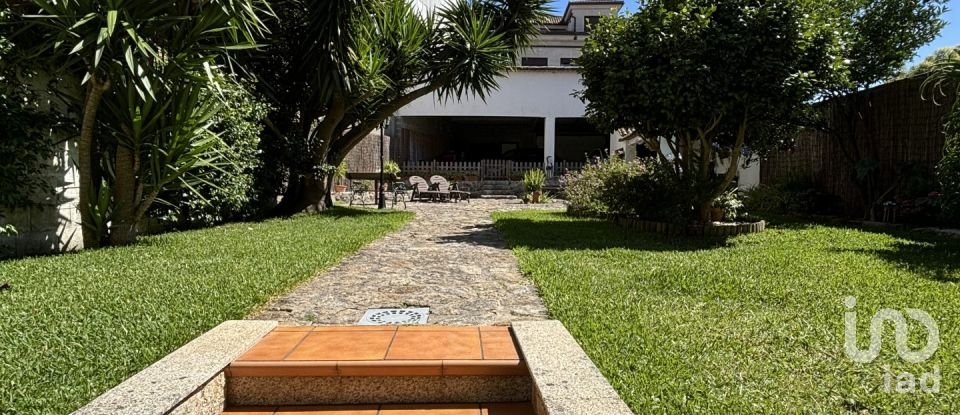 Cottage 6 bedrooms of 324 m² in Cambados (36630)