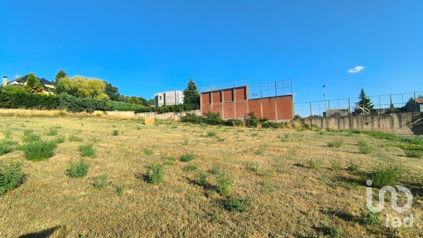 Terreno de 1.562 m² en Carbajal de La Legua (24196)