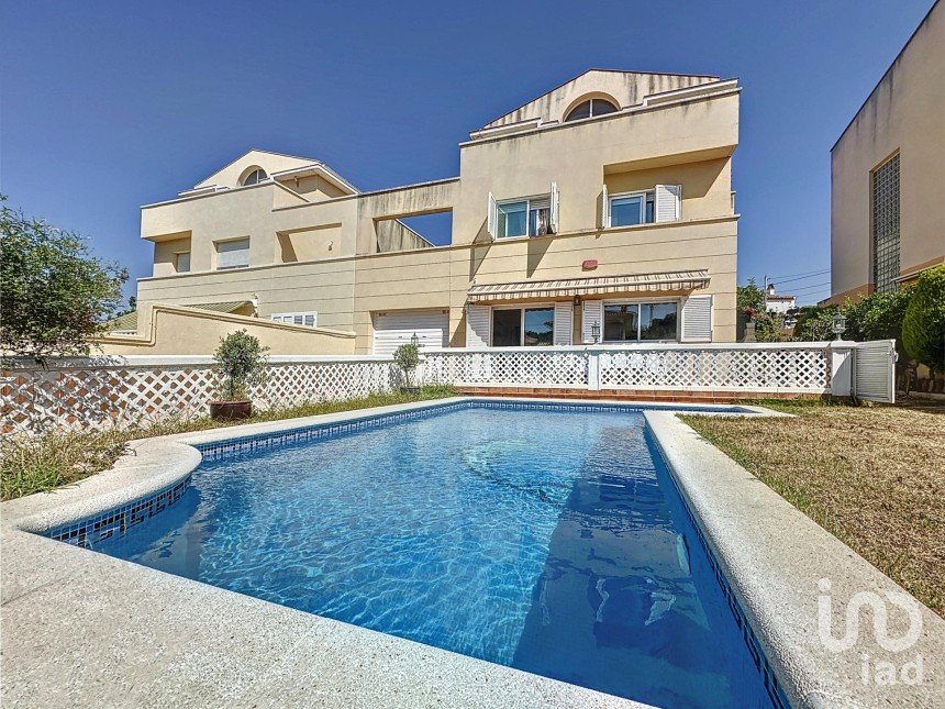 House 5 bedrooms of 206 m² in Mas d'en Serra (08812)