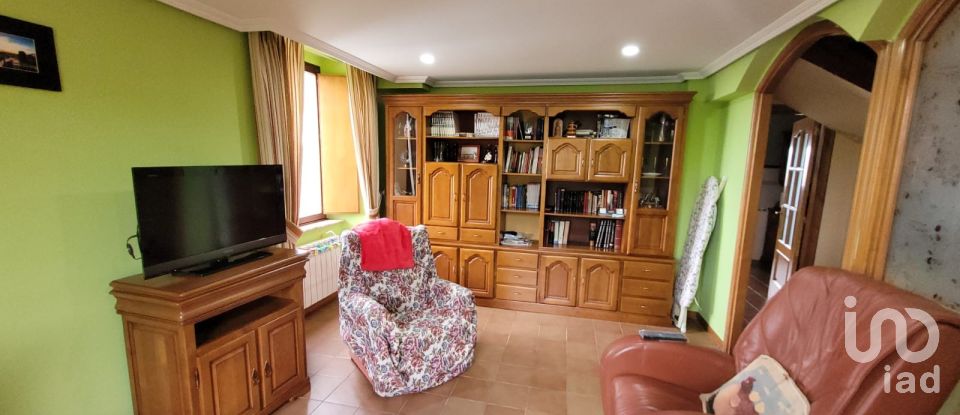 Lodge 4 bedrooms of 221 m² in Foz (27780)