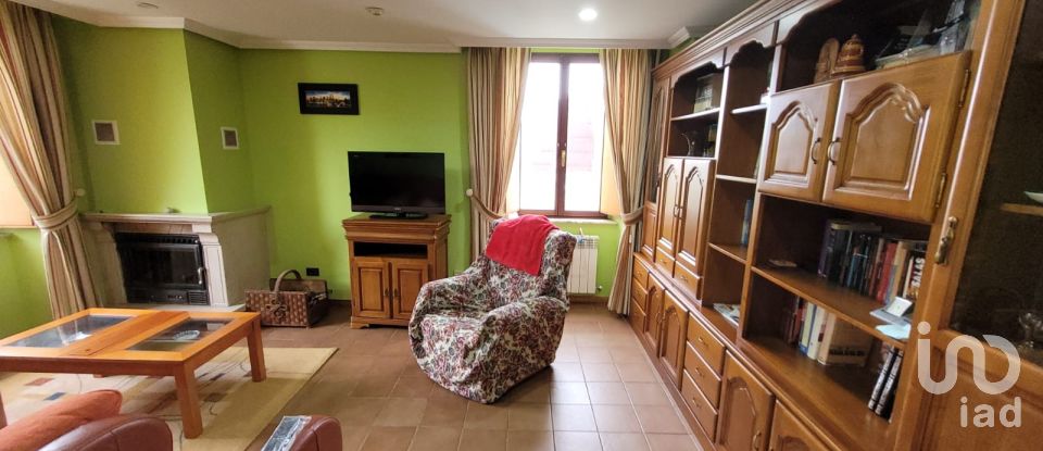 Lodge 4 bedrooms of 221 m² in Foz (27780)