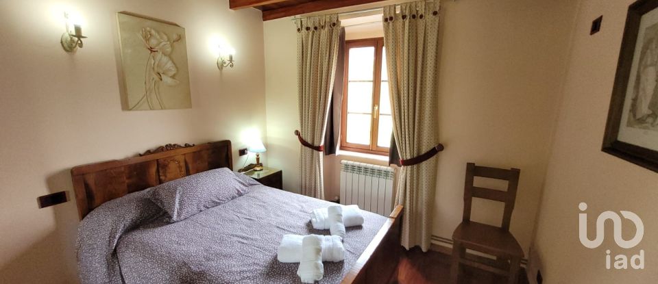 Lodge 4 bedrooms of 221 m² in Foz (27780)