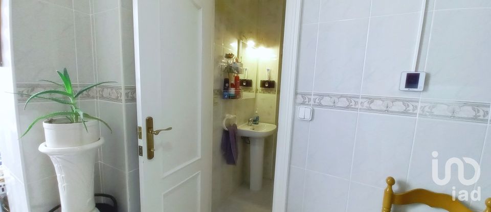 Pis 4 habitacions de 94 m² a Alicante/Alacant (03001)