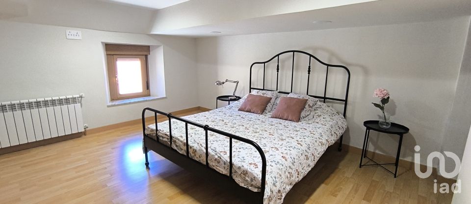 Casa 2 habitacions de 200 m² a Santa Cristina de Valmadrigal (24290)