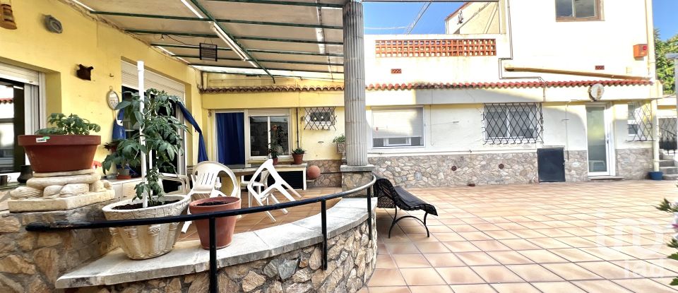 Village house 6 bedrooms of 560 m² in Pineda de Mar (08397)