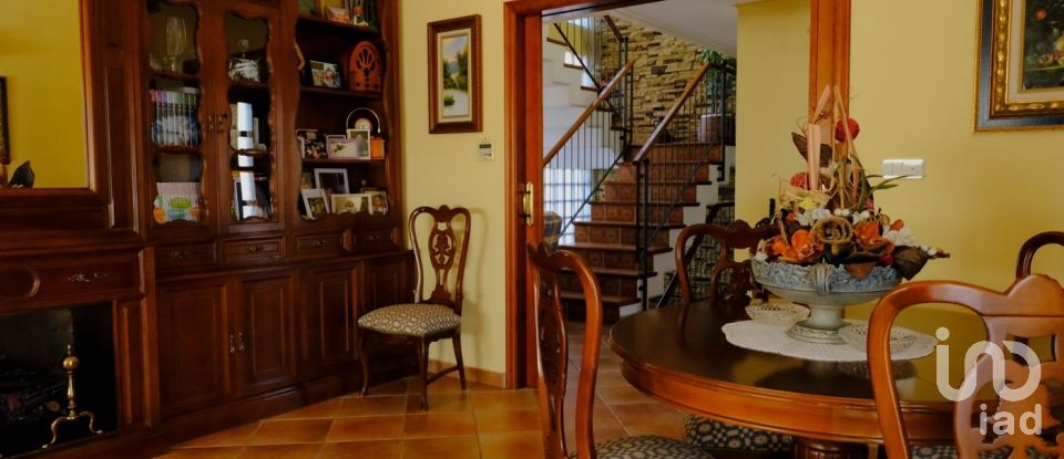 House 5 bedrooms of 477 m² in Correntias Medias (03321)