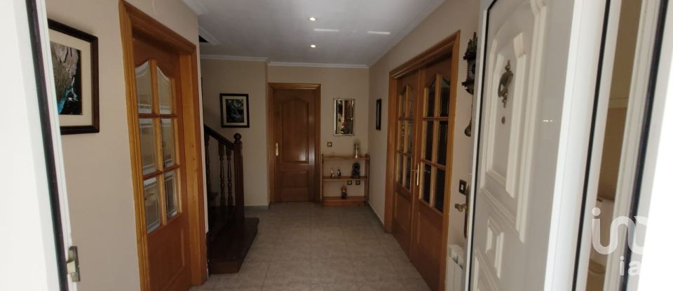 Lodge 5 bedrooms of 334 m² in La Caridad (33750)