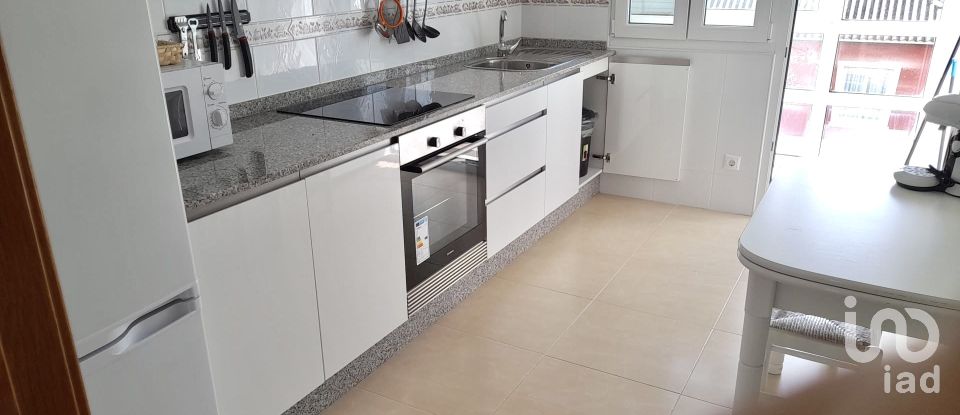 Pis 2 habitacions de 75 m² a Corme-Porto (15114)