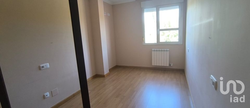 Pis 2 habitacions de 71 m² a León (24191)