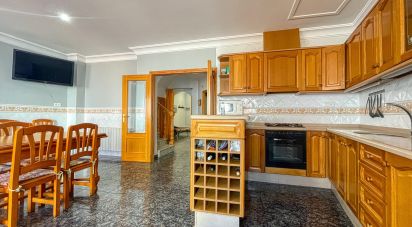 House 4 bedrooms of 275 m² in Nucleo Benirrama (03788)