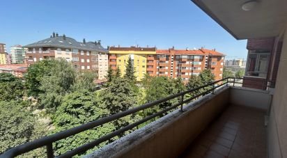 Pis 3 habitacions de 118 m² a León (24007)